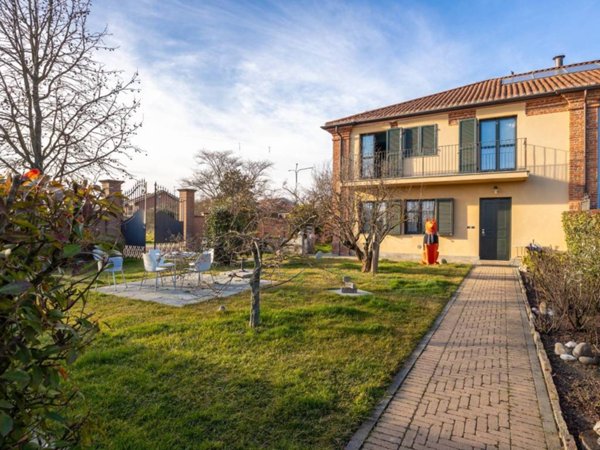 casa indipendente in vendita a Moncalieri in zona Tetti Piatti