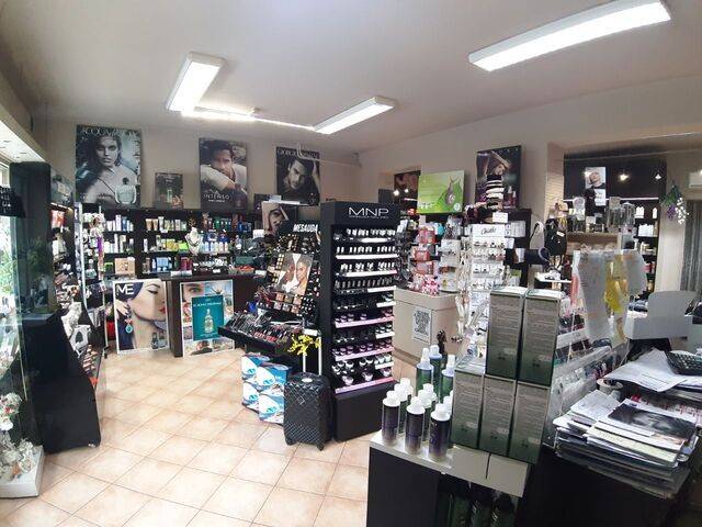 negozio in vendita a Moncalieri in zona Testona