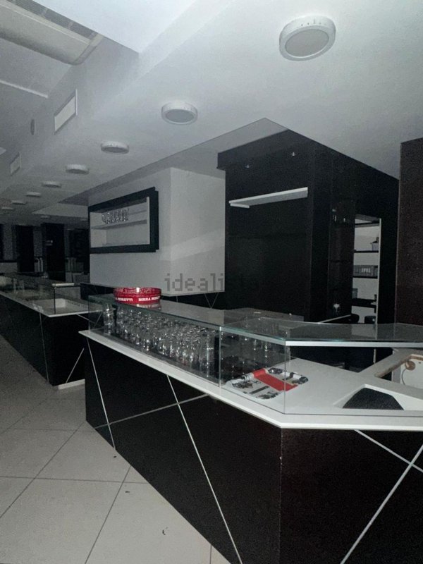 locale commerciale in vendita a Moncalieri