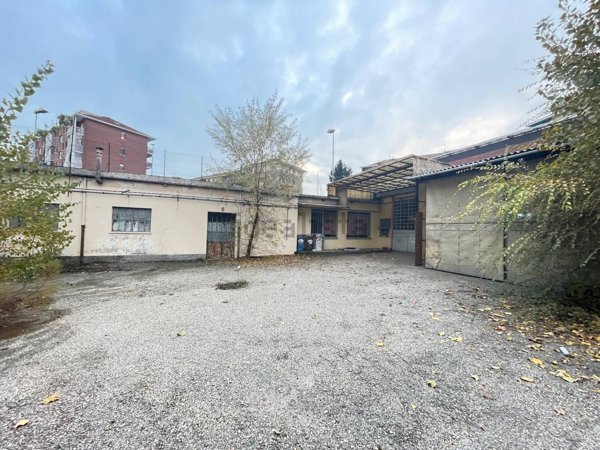 locale di sgombero in vendita a Moncalieri