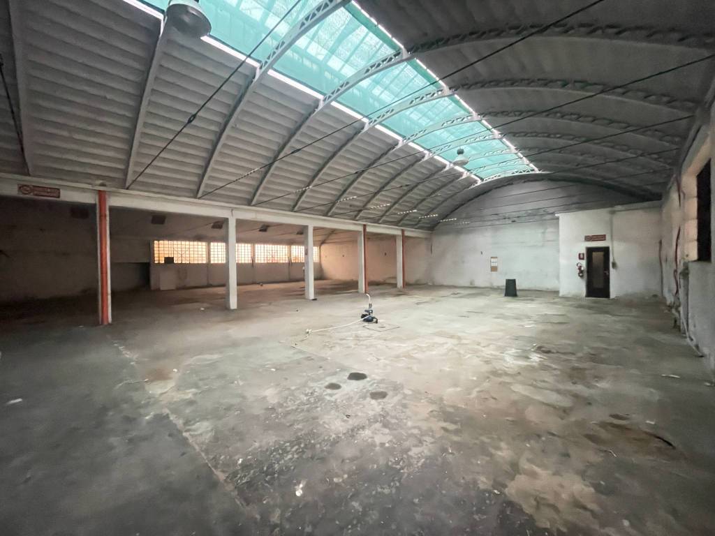 locale commerciale in vendita a Moncalieri