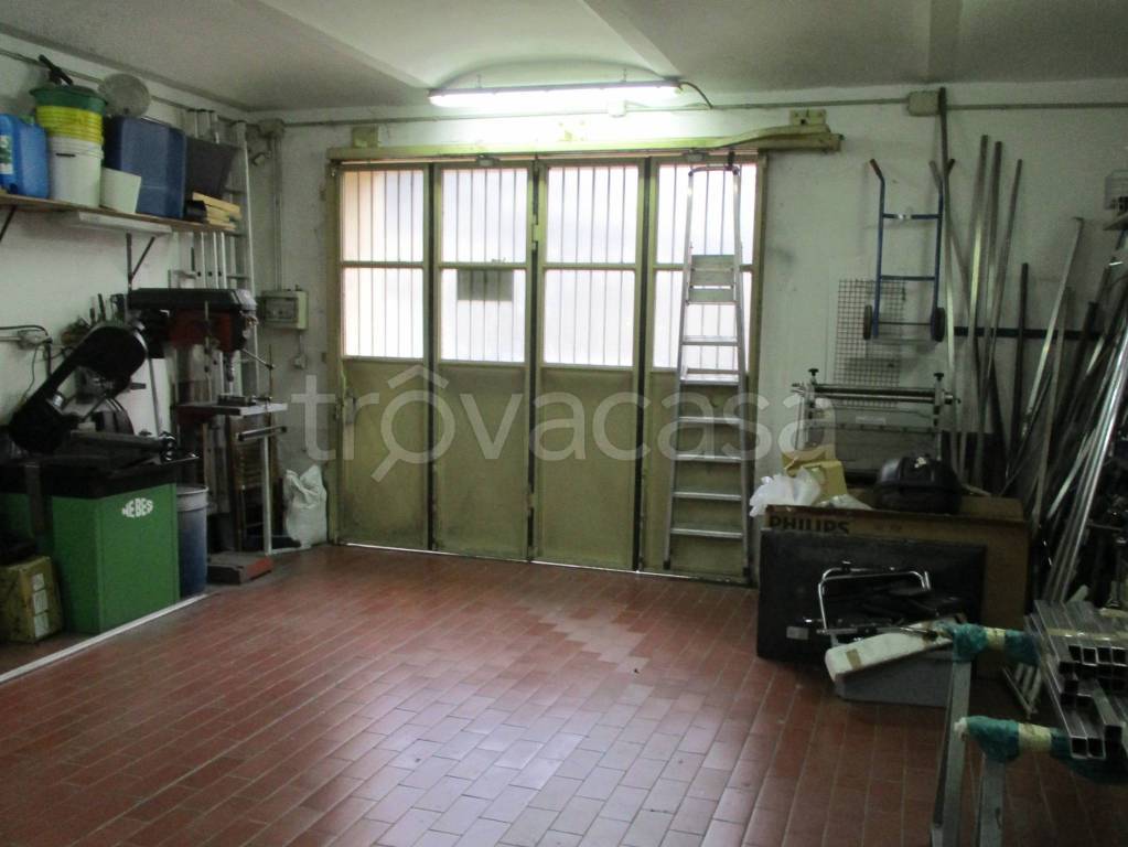 locale commerciale in vendita a Moncalieri