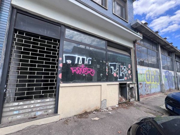 negozio in vendita a Moncalieri