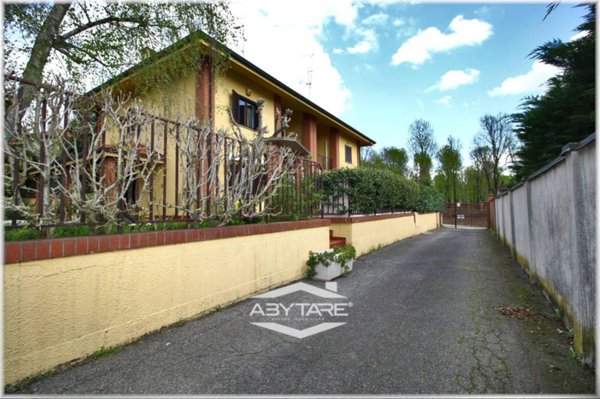 casa indipendente in vendita a Moncalieri in zona Testona