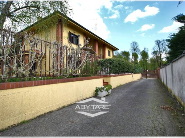 casa indipendente in vendita a Moncalieri in zona Testona