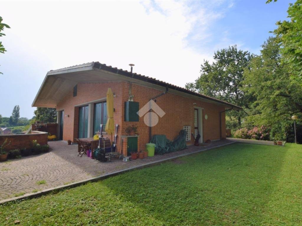 casa indipendente in vendita a Moncalieri in zona Boccia d'Oro