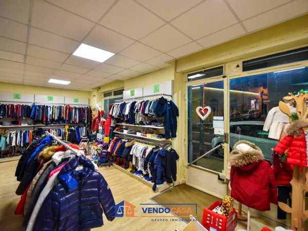 negozio in vendita a Moncalieri