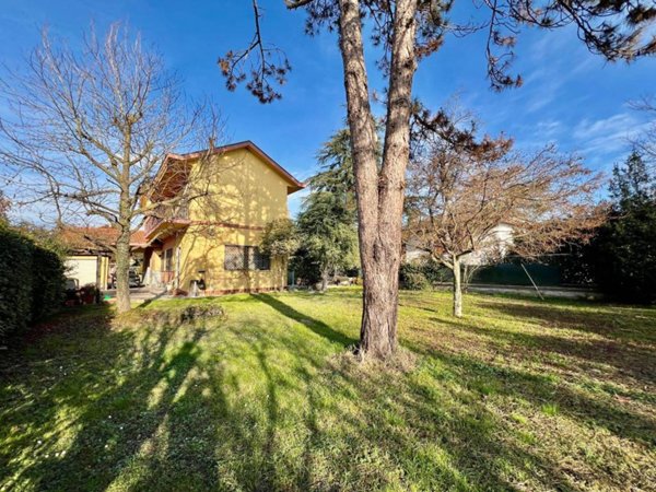 casa indipendente in vendita a Moncalieri in zona Barauda