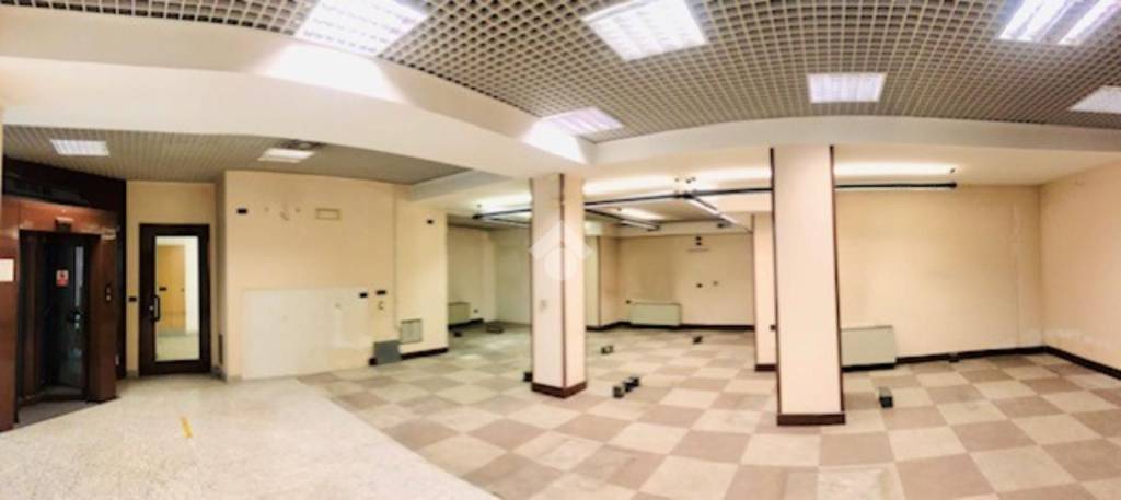 negozio in vendita a Moncalieri