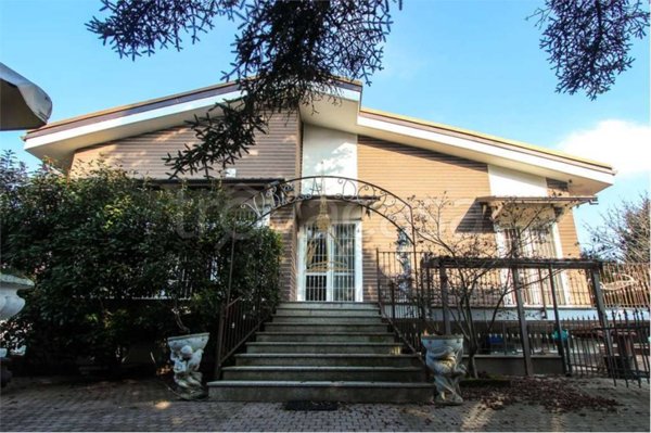 casa indipendente in vendita a Moncalieri in zona Testona