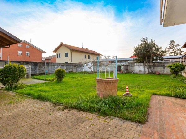 casa indipendente in vendita a Moncalieri in zona Tagliaferro