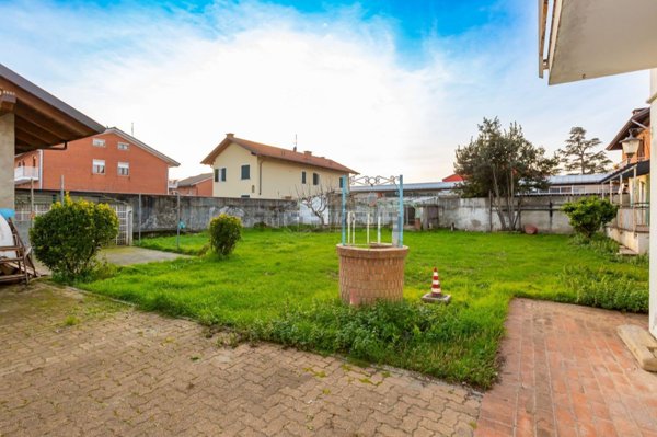 casa indipendente in vendita a Moncalieri in zona Tagliaferro