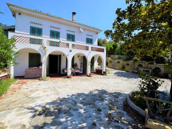 casa indipendente in vendita a Moncalieri in zona Revigliasco