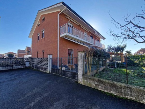 casa indipendente in vendita a Moncalieri in zona Tagliaferro