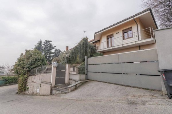 casa indipendente in vendita a Moncalieri in zona Revigliasco