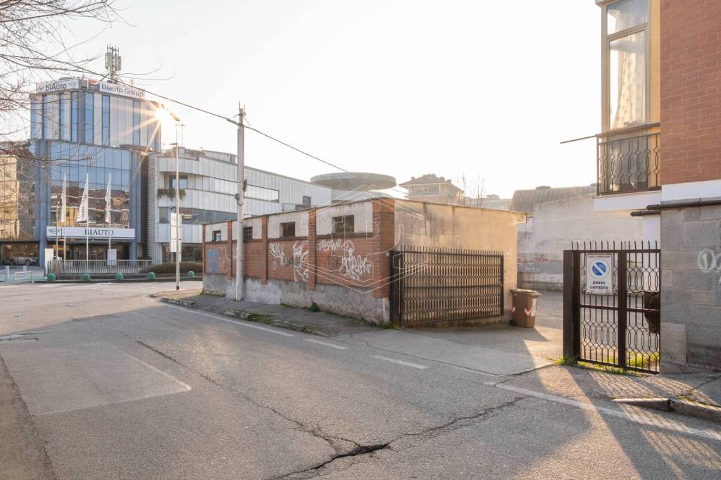 negozio in vendita a Moncalieri in zona Borgo San Pietro