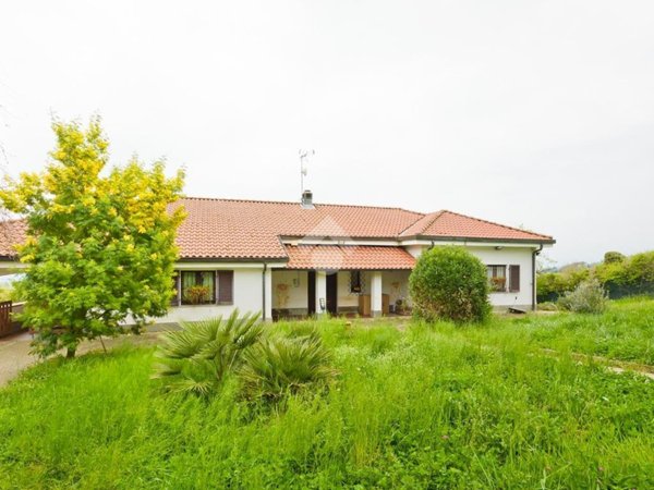 casa indipendente in vendita a Moncalieri in zona Revigliasco