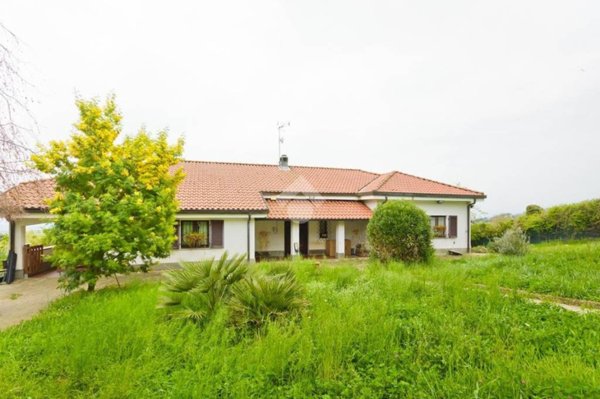 casa indipendente in vendita a Moncalieri in zona Revigliasco