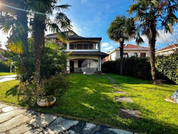 casa indipendente in vendita a Moncalieri in zona Tagliaferro