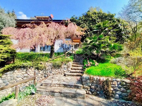 casa indipendente in vendita a Moncalieri in zona Revigliasco