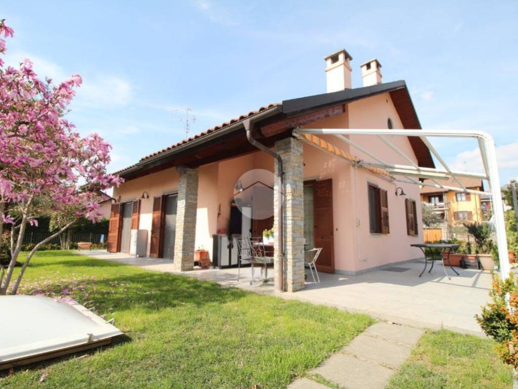 casa indipendente in vendita a Moncalieri in zona Testona