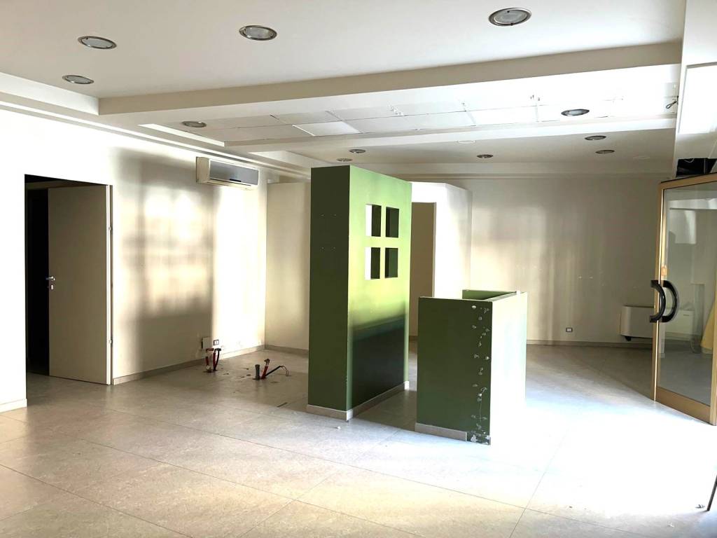 negozio in vendita a Moncalieri