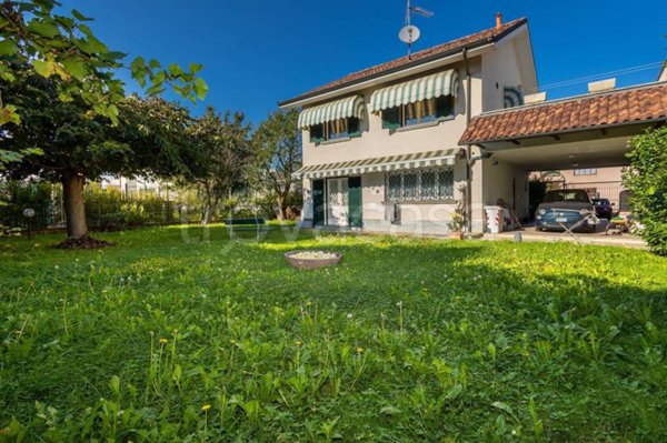 casa indipendente in vendita a Moncalieri in zona Carpice