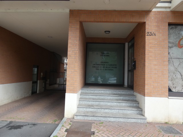 locale commerciale in vendita a Moncalieri in zona Borgo San Pietro