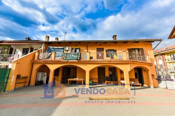 casa indipendente in vendita a Moncalieri in zona Barauda