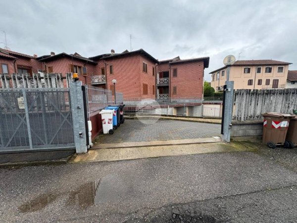 locale commerciale in vendita a Moncalieri in zona Tagliaferro