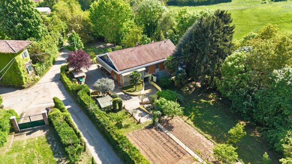 casa indipendente in vendita a Moncalieri in zona Revigliasco