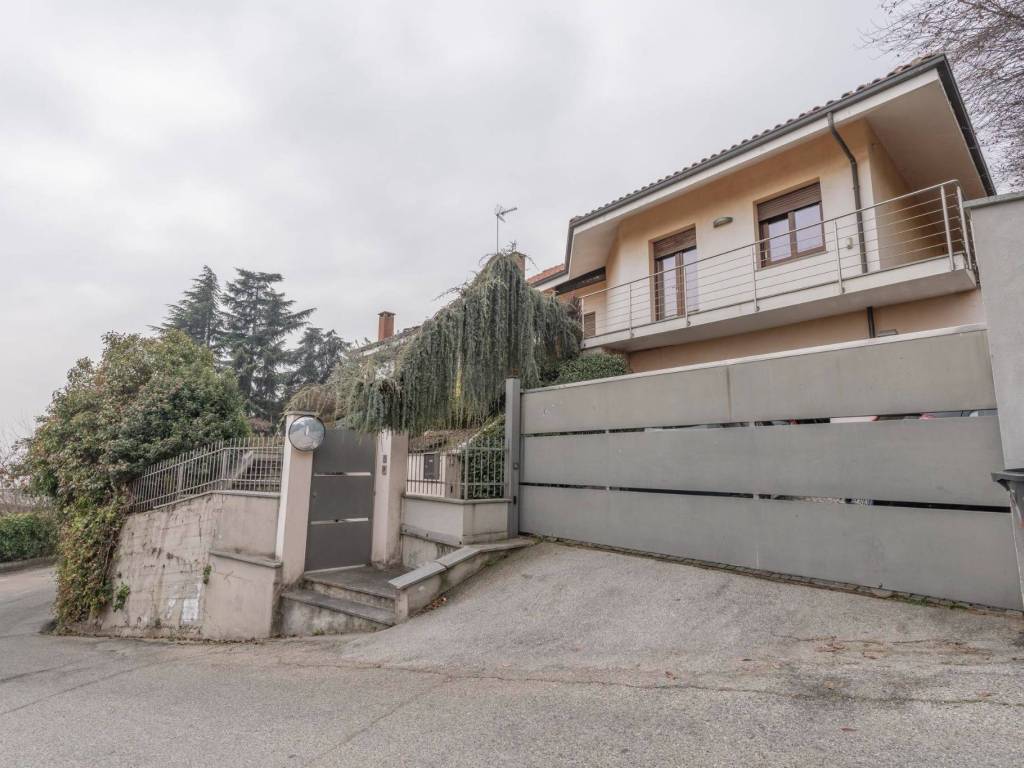 casa indipendente in vendita a Moncalieri in zona Revigliasco