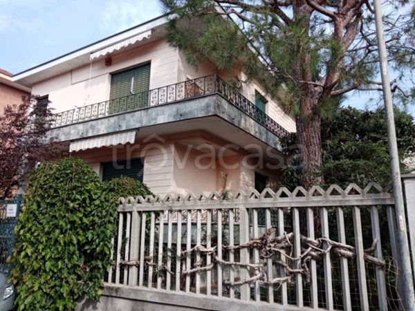 casa indipendente in vendita a Moncalieri in zona Boccia d'Oro