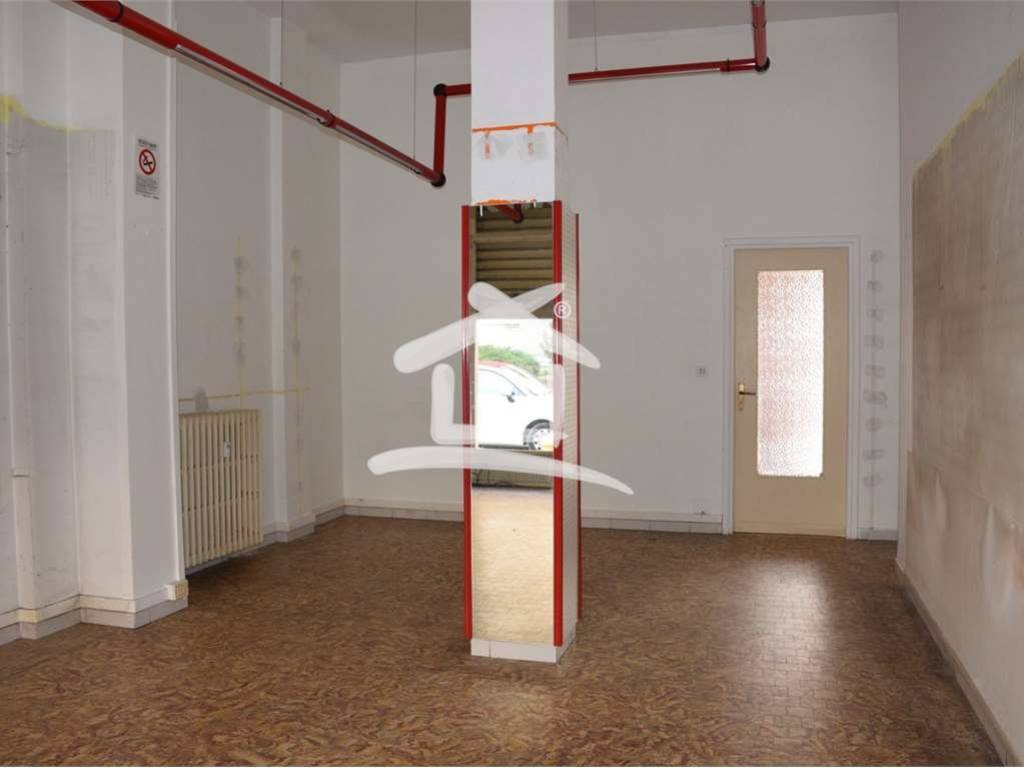locale commerciale in vendita a Moncalieri