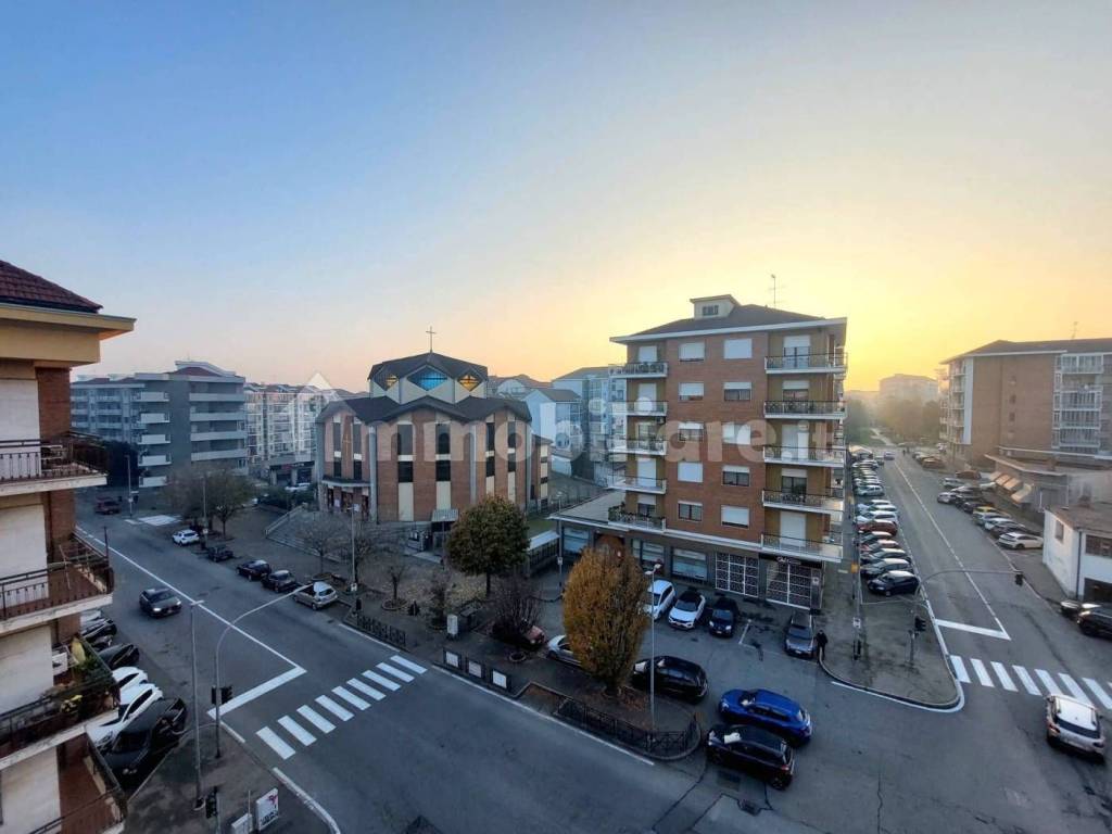 appartamento in vendita a Moncalieri in zona Borgo San Pietro