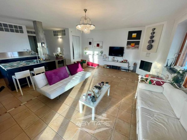 casa indipendente in vendita a Moncalieri in zona Testona