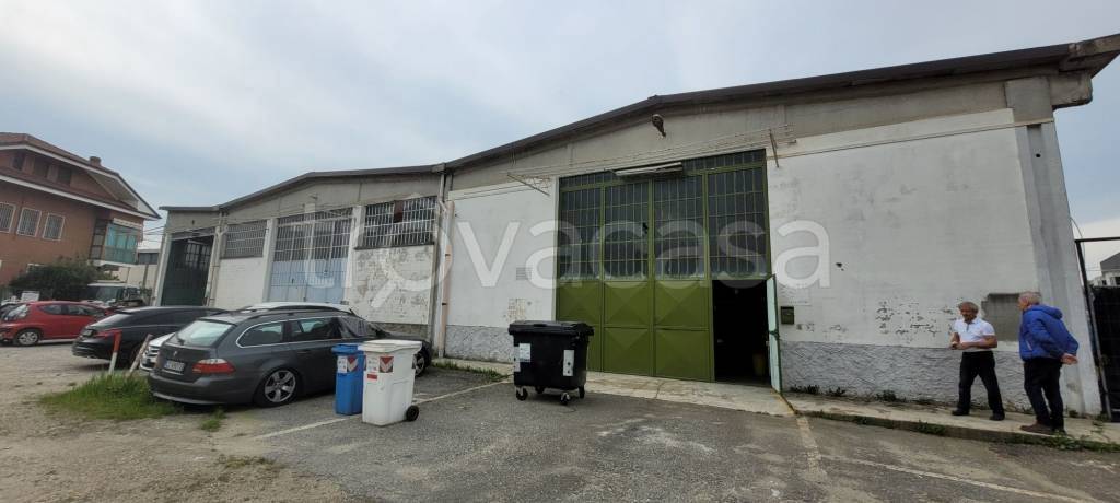 locale commerciale in vendita a Moncalieri