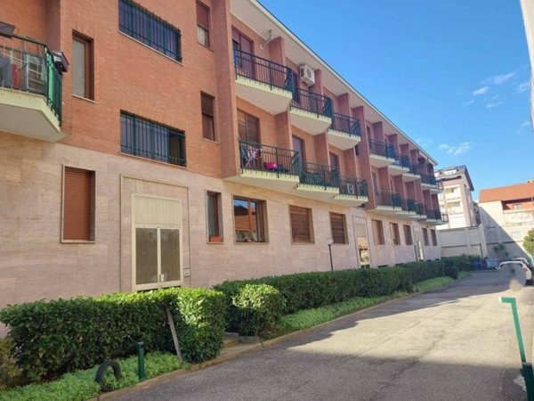 locale commerciale in vendita a Moncalieri