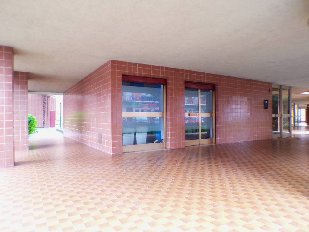 locale commerciale in vendita a Moncalieri