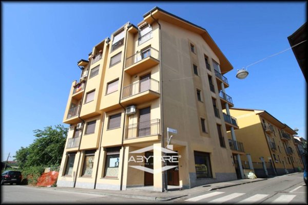 negozio in vendita a Moncalieri in zona Borgo San Pietro