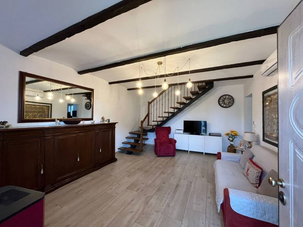 casa indipendente in vendita a Moncalieri in zona Barauda