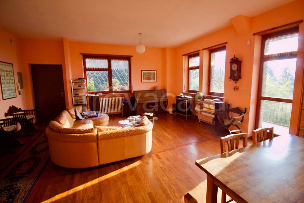 casa indipendente in vendita a Moncalieri in zona Revigliasco