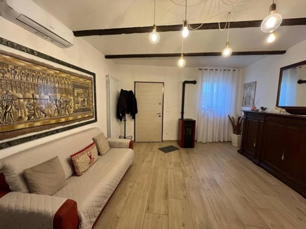 casale in vendita a Moncalieri in zona Barauda
