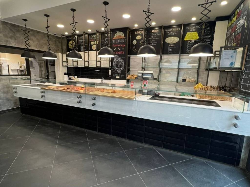negozio in vendita a Moncalieri
