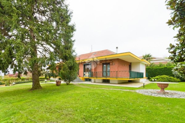 casa indipendente in vendita a Moncalieri in zona Revigliasco