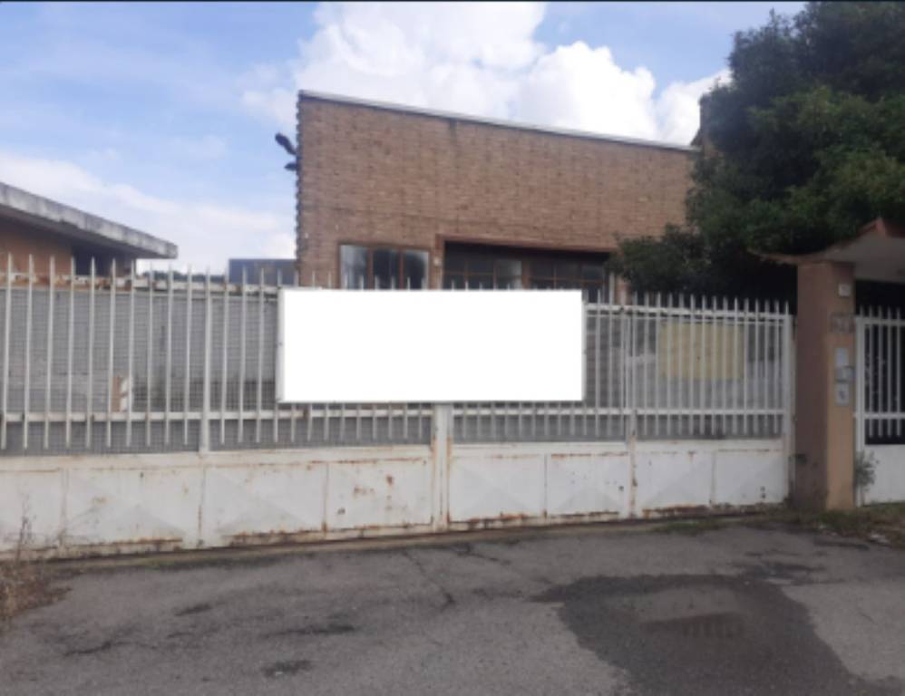 capannone in vendita a Moncalieri