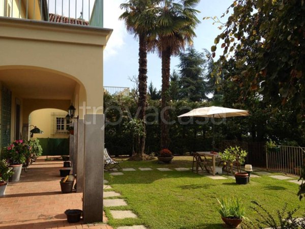 casa indipendente in vendita a Moncalieri in zona Revigliasco