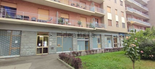 locale commerciale in vendita a Moncalieri