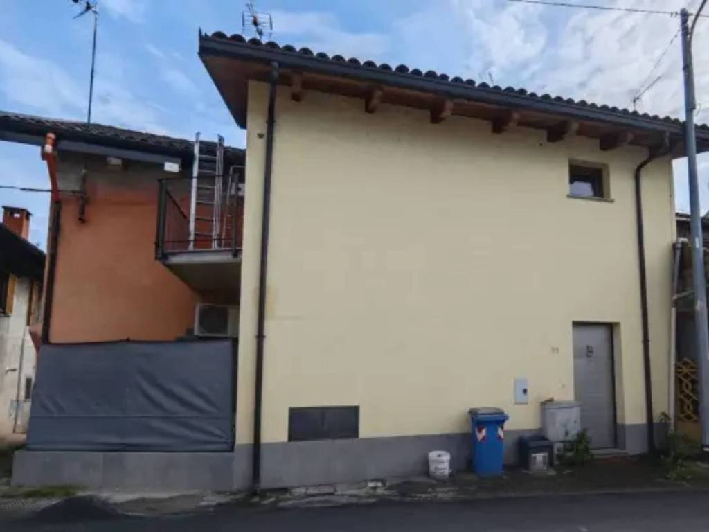 casa indipendente in vendita a Moncalieri in zona Tagliaferro