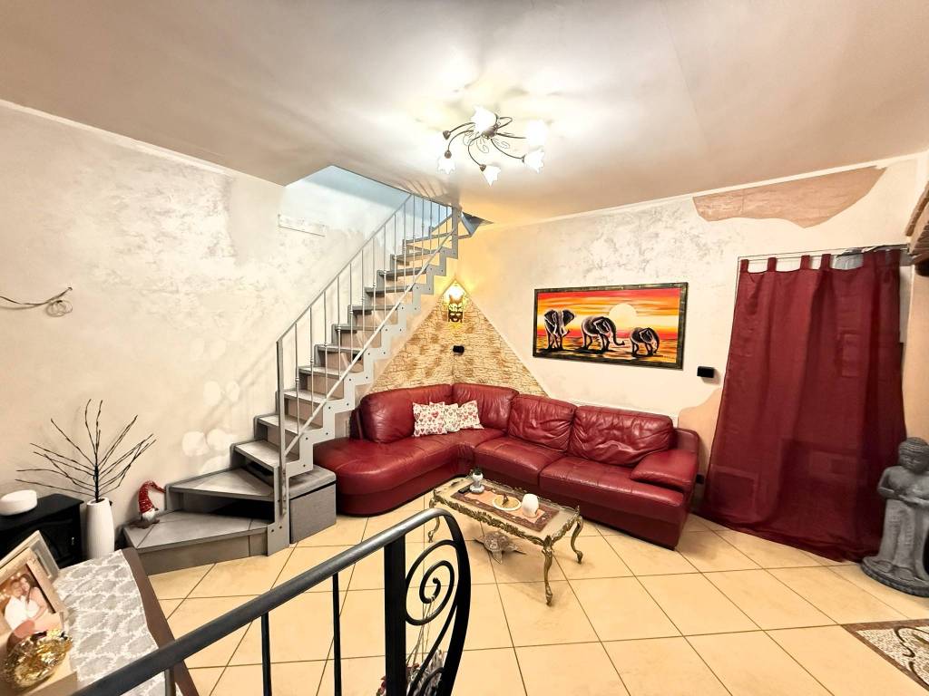 casa indipendente in vendita a Moncalieri in zona Tagliaferro